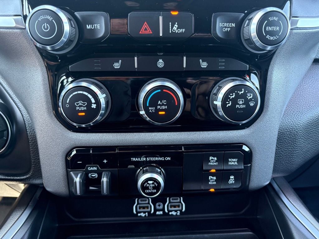 2025 RAM 1500 Big Horn Crew Cab 4x4 5'7' Box