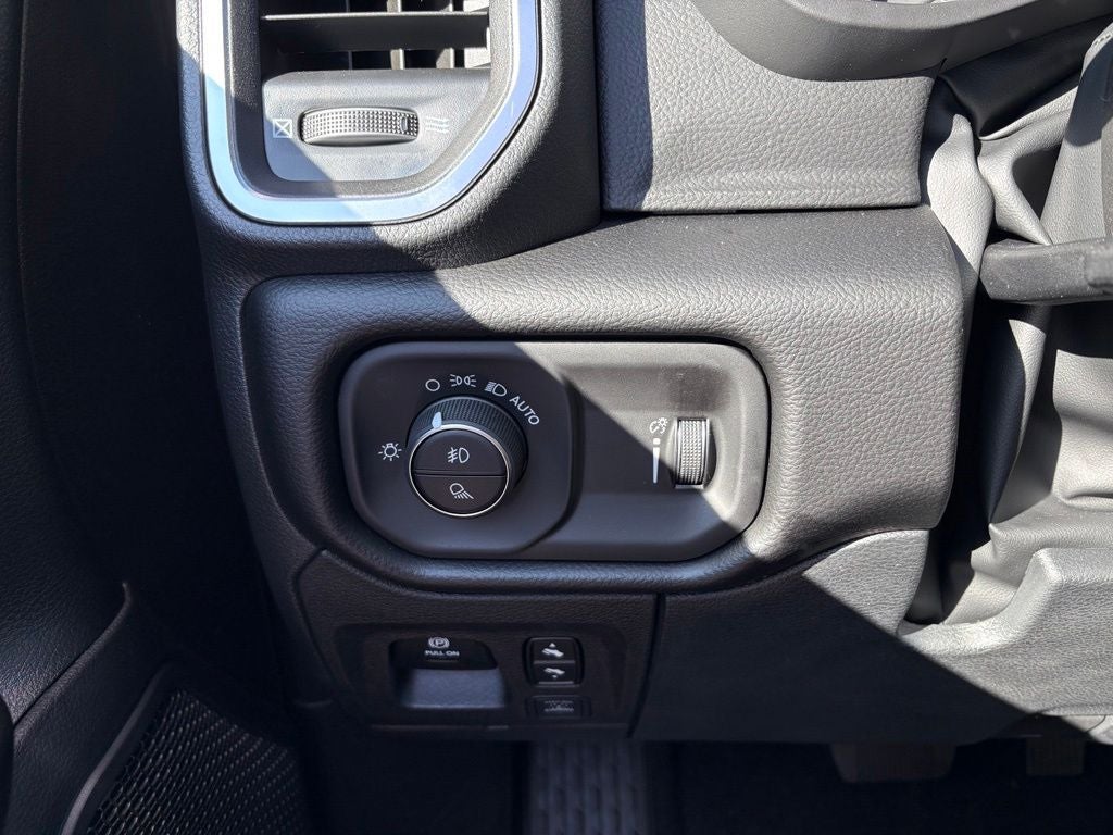 2027 RAM Ram 1500 RAM 1500 BIG HORN CREW CAB 4X4 5'7' BOX