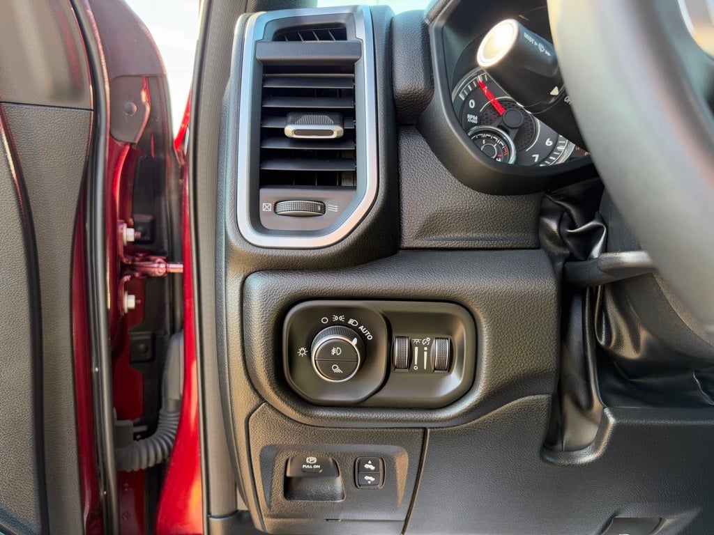 2025 RAM 1500 Big Horn Crew Cab 4x4 5'7' Box