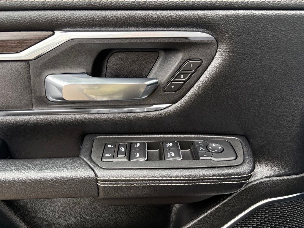 2025 RAM 1500 Laramie Crew Cab 4x4 5'7' Box