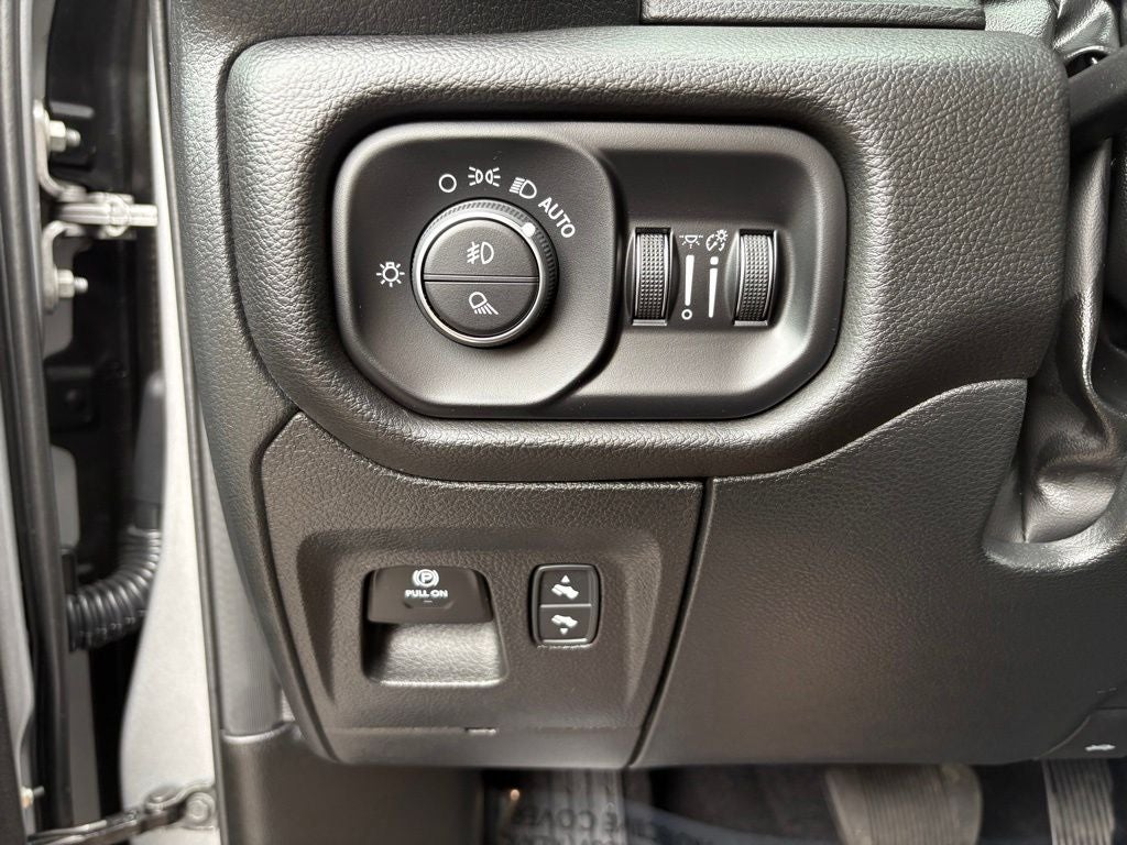 2025 RAM 1500 Laramie Crew Cab 4x4 5'7' Box