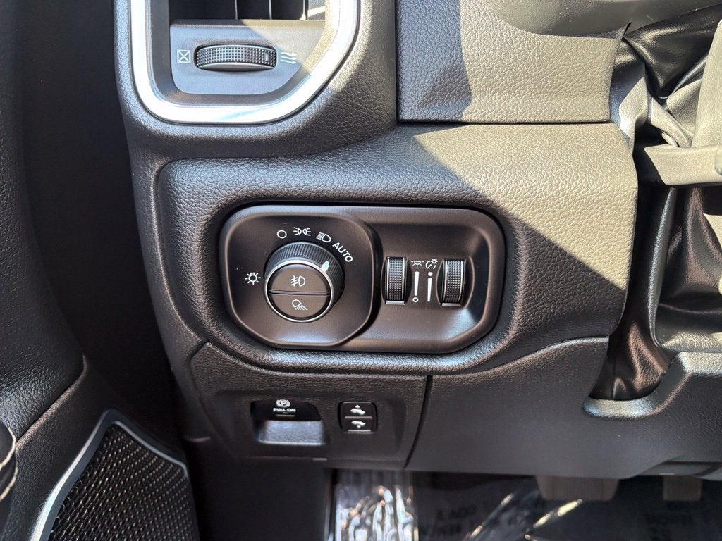 2025 RAM 1500 Laramie Crew Cab 4x4 5'7' Box