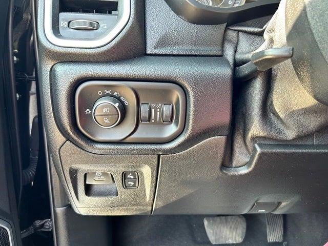 2019 RAM 1500 Laramie Crew Cab 4x4 5'7' Box