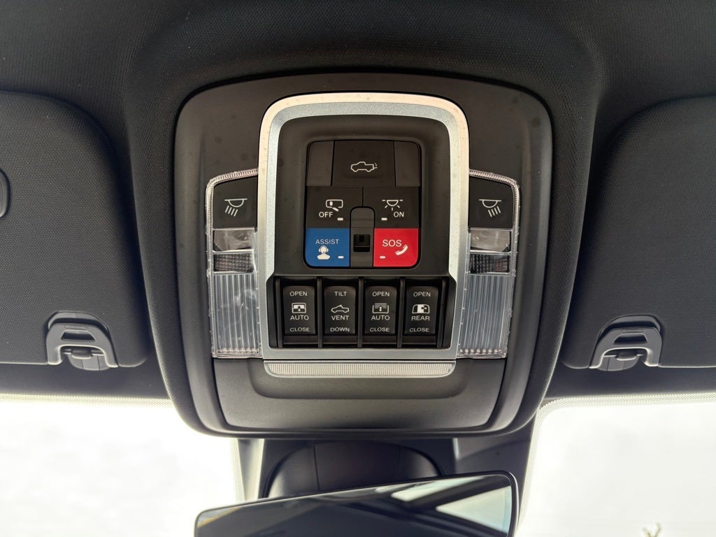 2021 RAM 1500 Laramie Crew Cab 4x4 5'7' Box