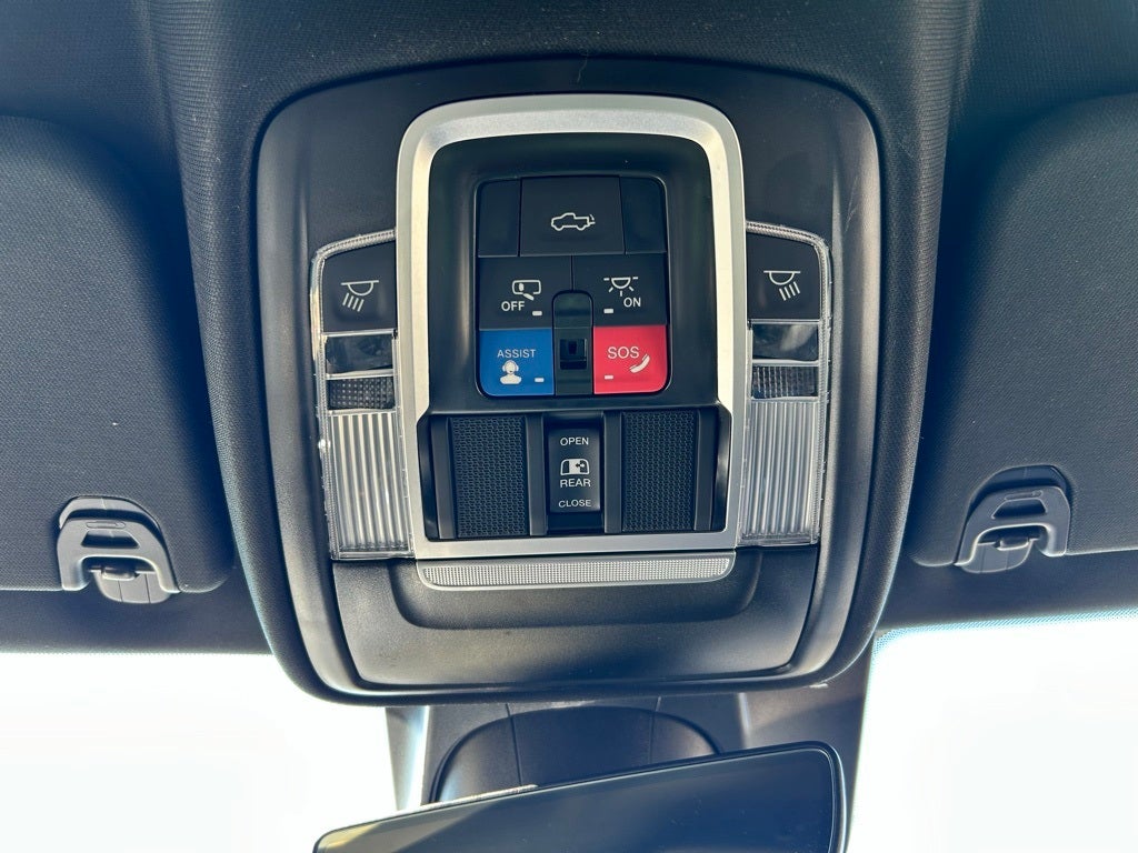 2023 RAM 1500 Laramie Crew Cab 4x4 5'7' Box