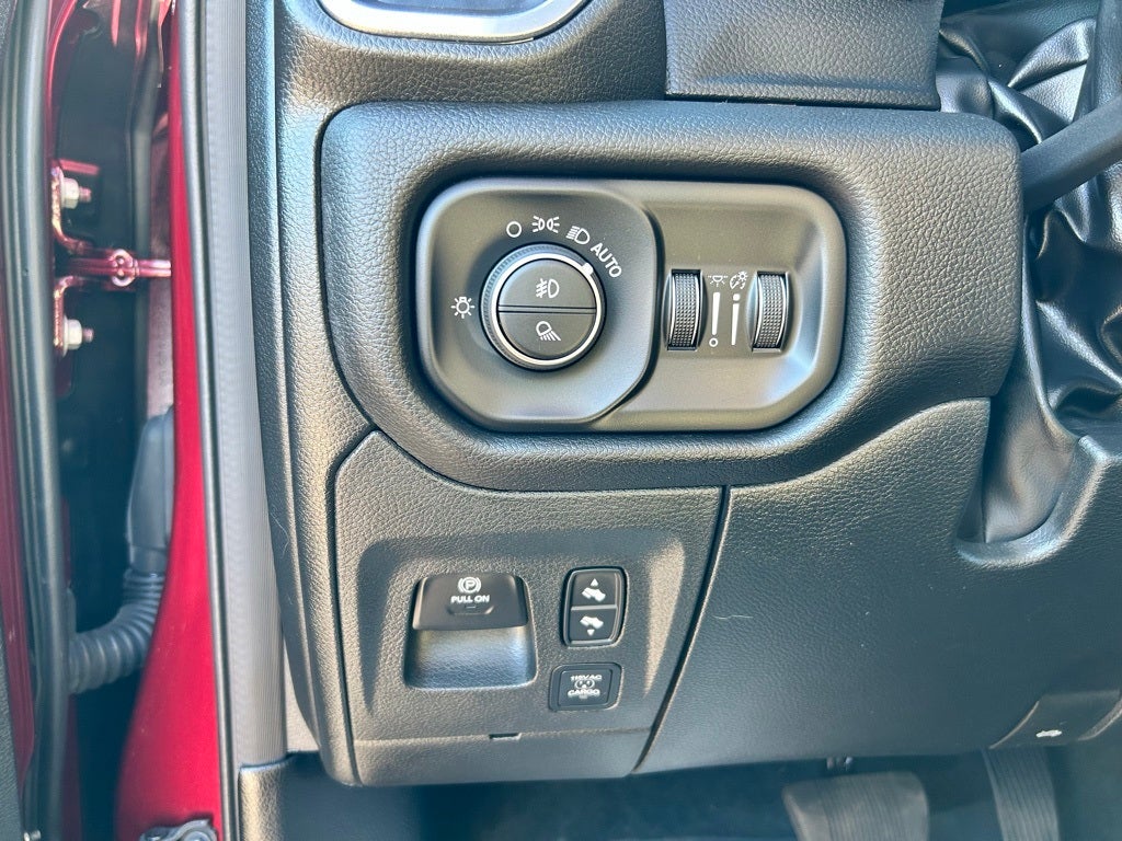 2023 RAM 1500 Laramie Crew Cab 4x4 5'7' Box