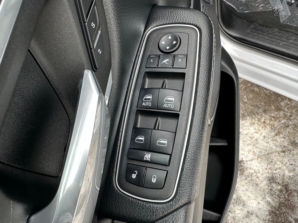 2024 RAM 1500 Laramie Crew Cab 4x4 5'7' Box