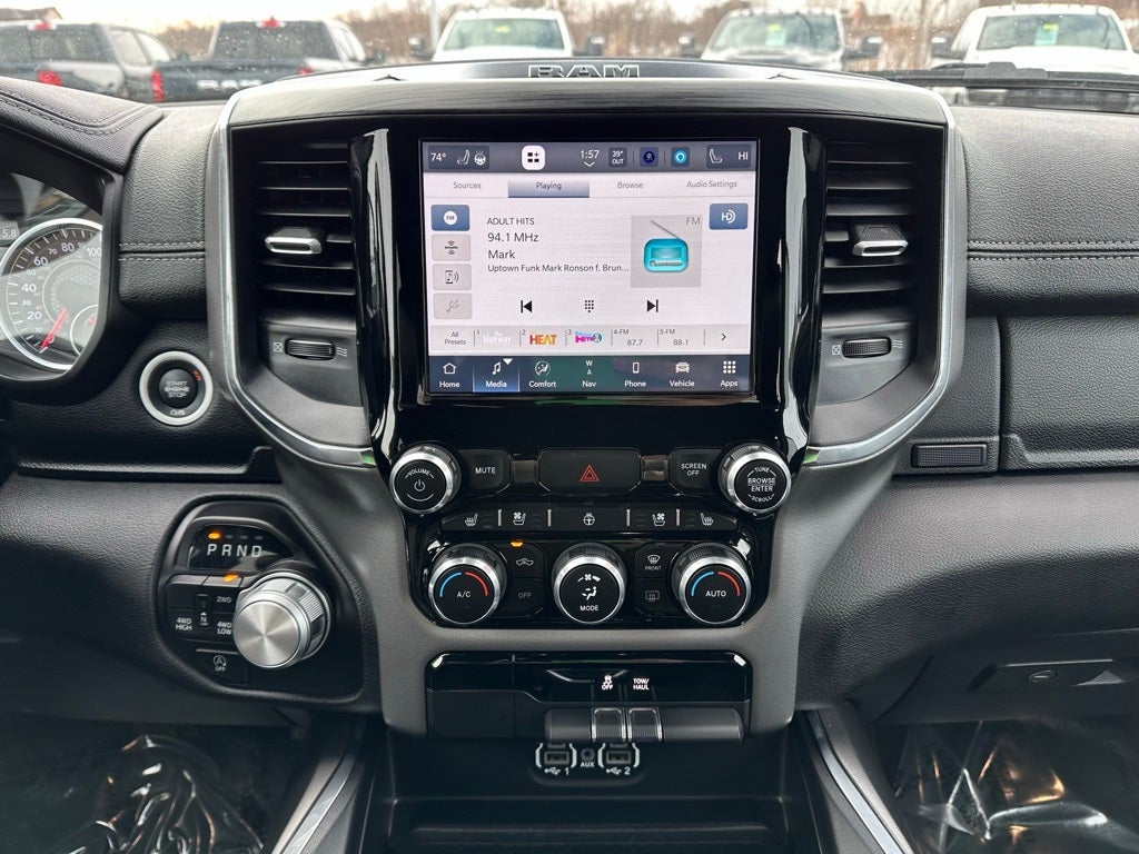 2024 RAM 1500 Laramie Crew Cab 4x4 5'7' Box