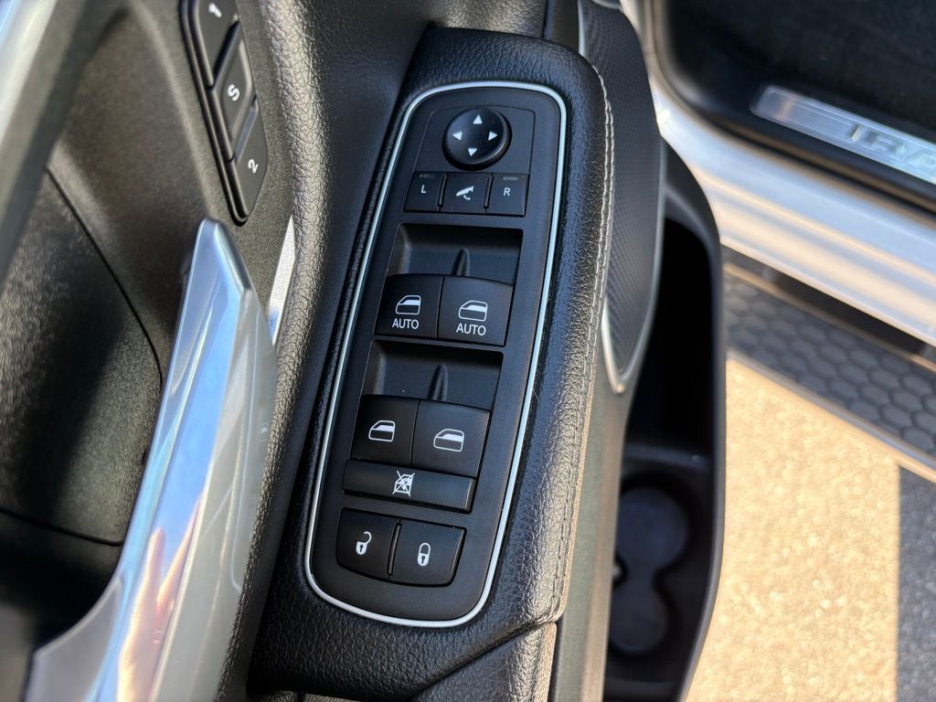 2022 RAM 1500 Laramie Crew Cab 4x4 5'7' Box