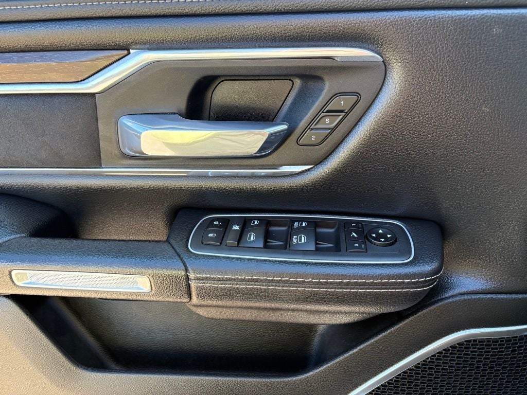 2022 RAM 1500 Laramie Crew Cab 4x4 5'7' Box