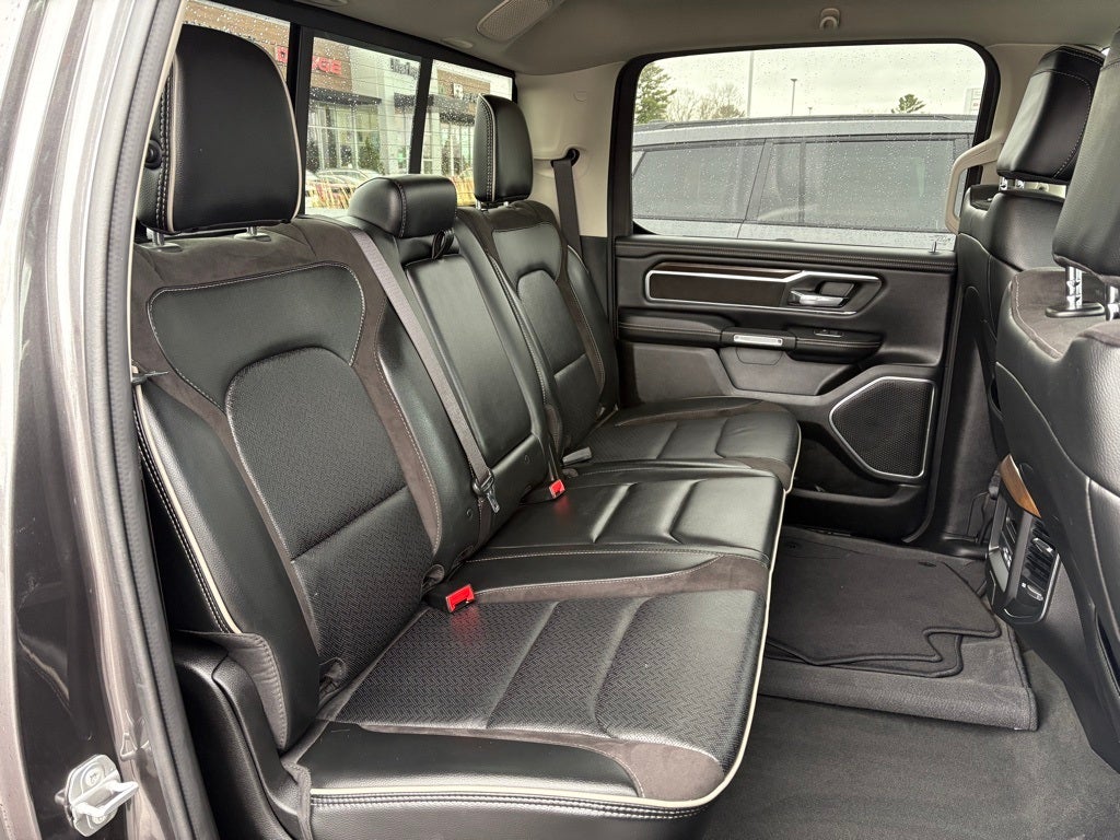 2022 RAM 1500 Laramie Crew Cab 4x4 5'7' Box