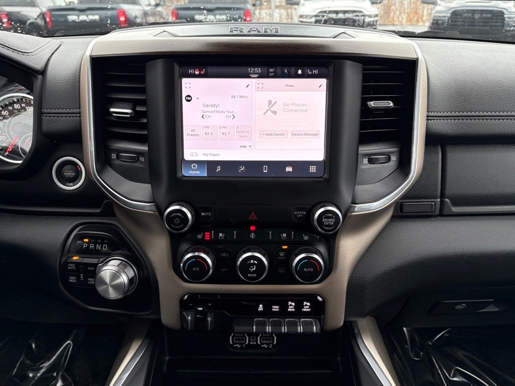 2022 RAM 1500 Laramie Crew Cab 4x4 5'7' Box