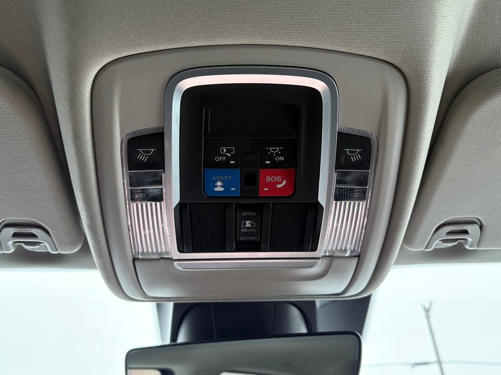 2022 RAM 1500 Laramie Crew Cab 4x4 5'7' Box