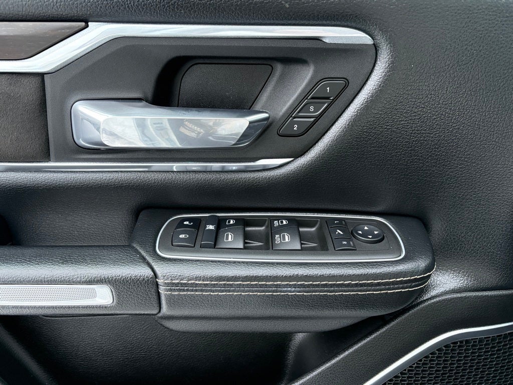 2022 RAM 1500 Laramie Crew Cab 4x4 5'7' Box