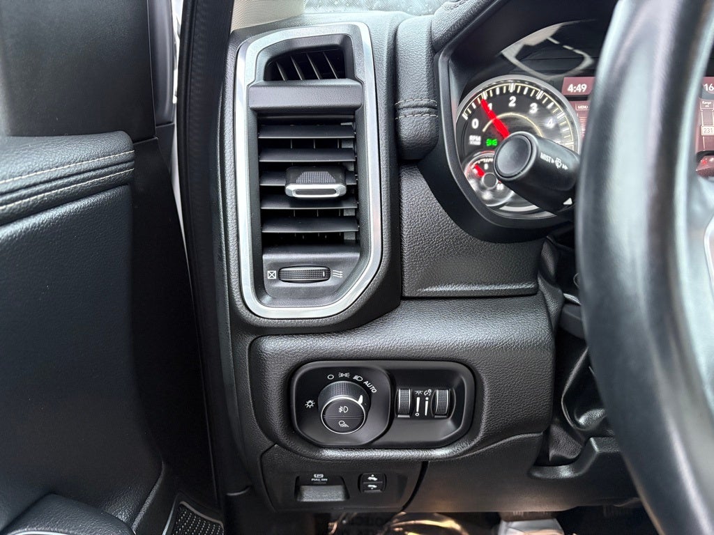 2022 RAM 1500 Laramie Crew Cab 4x4 5'7' Box