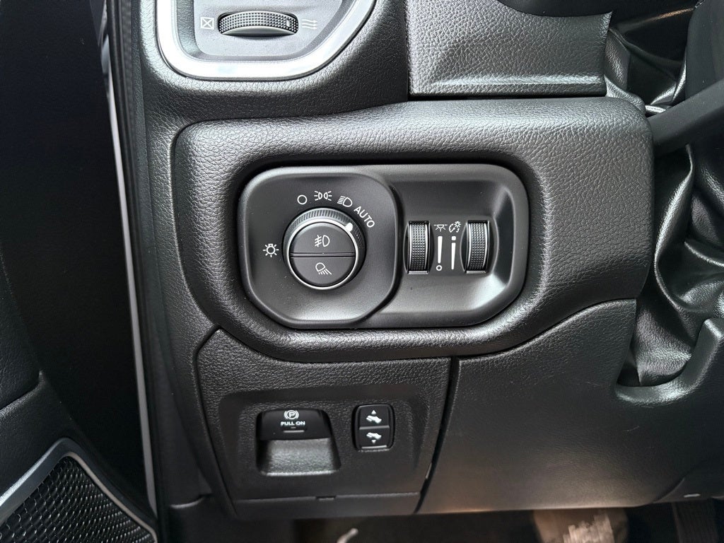 2022 RAM 1500 Laramie Crew Cab 4x4 5'7' Box