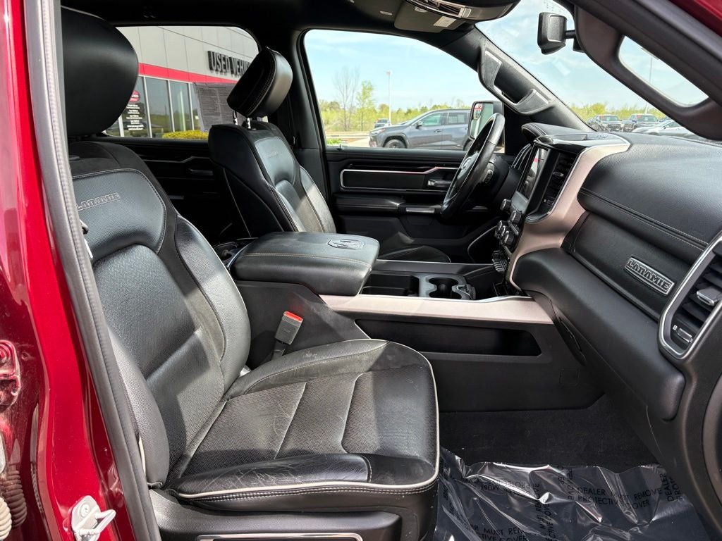 2019 RAM 1500 Laramie Crew Cab 4x4 5'7' Box