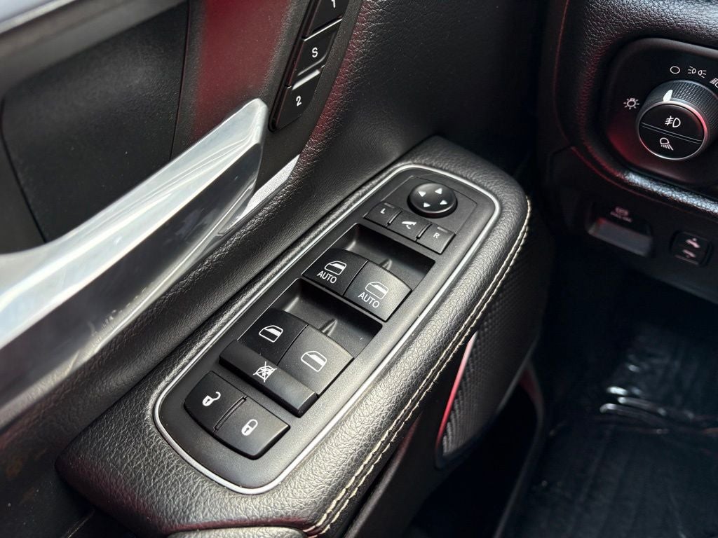 2019 RAM 1500 Laramie Crew Cab 4x4 5'7' Box