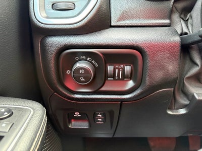 2019 RAM 1500 Laramie Crew Cab 4x4 5'7' Box