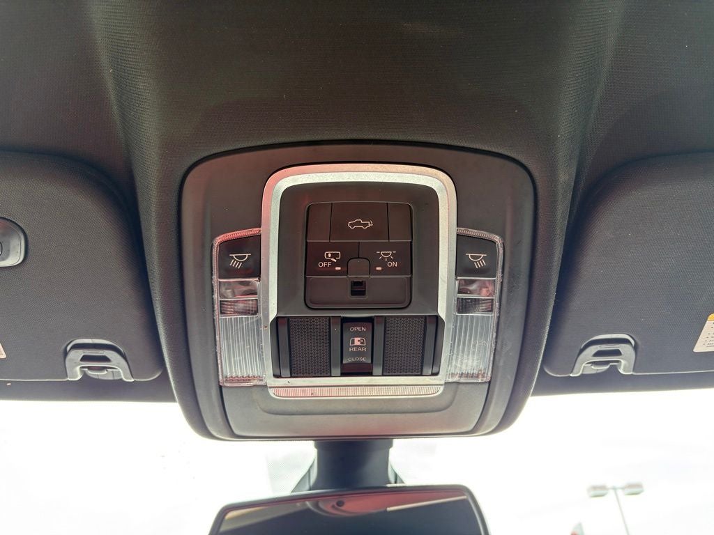2019 RAM 1500 Laramie Crew Cab 4x4 5'7' Box