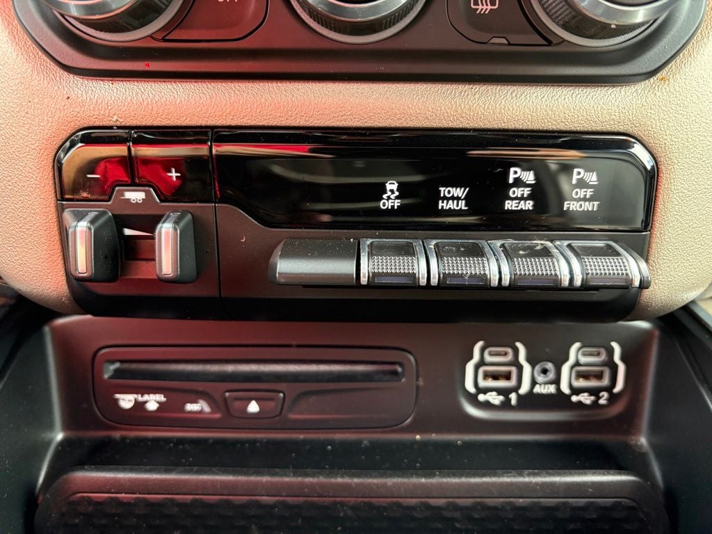 2019 RAM 1500 Laramie Crew Cab 4x4 5'7' Box