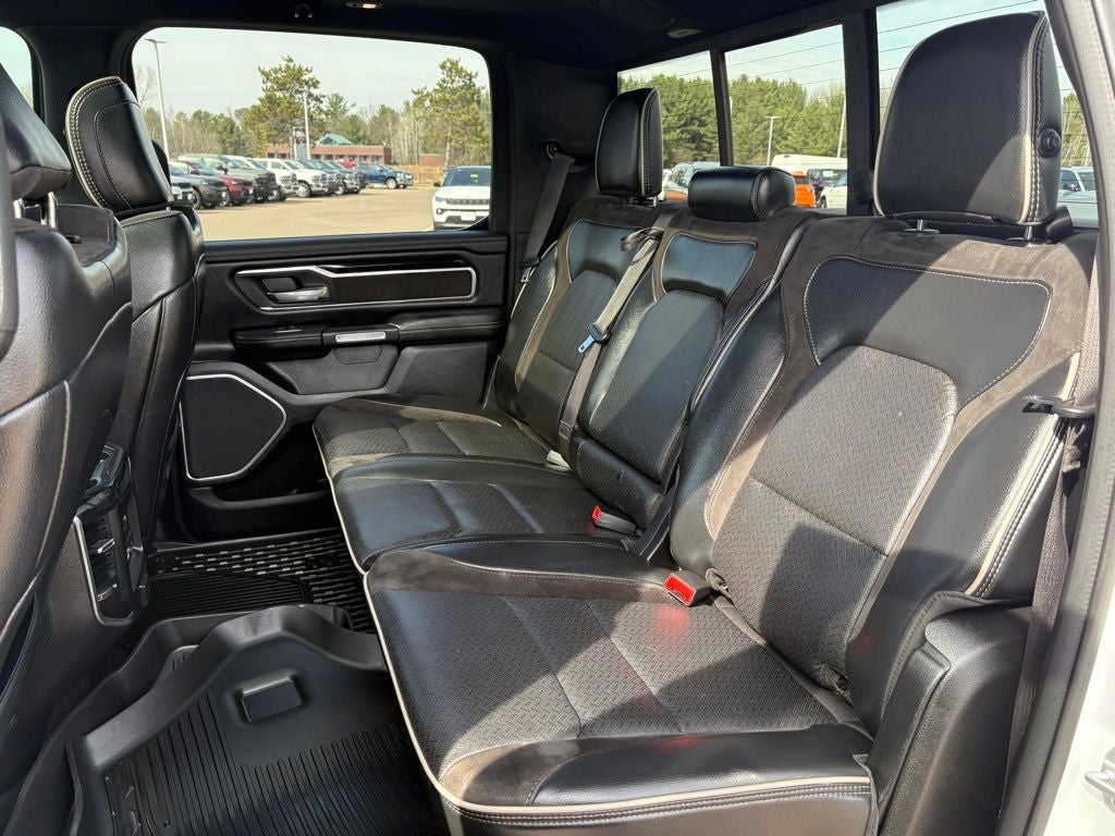 2020 RAM 1500 Laramie Crew Cab 4x4 5'7' Box