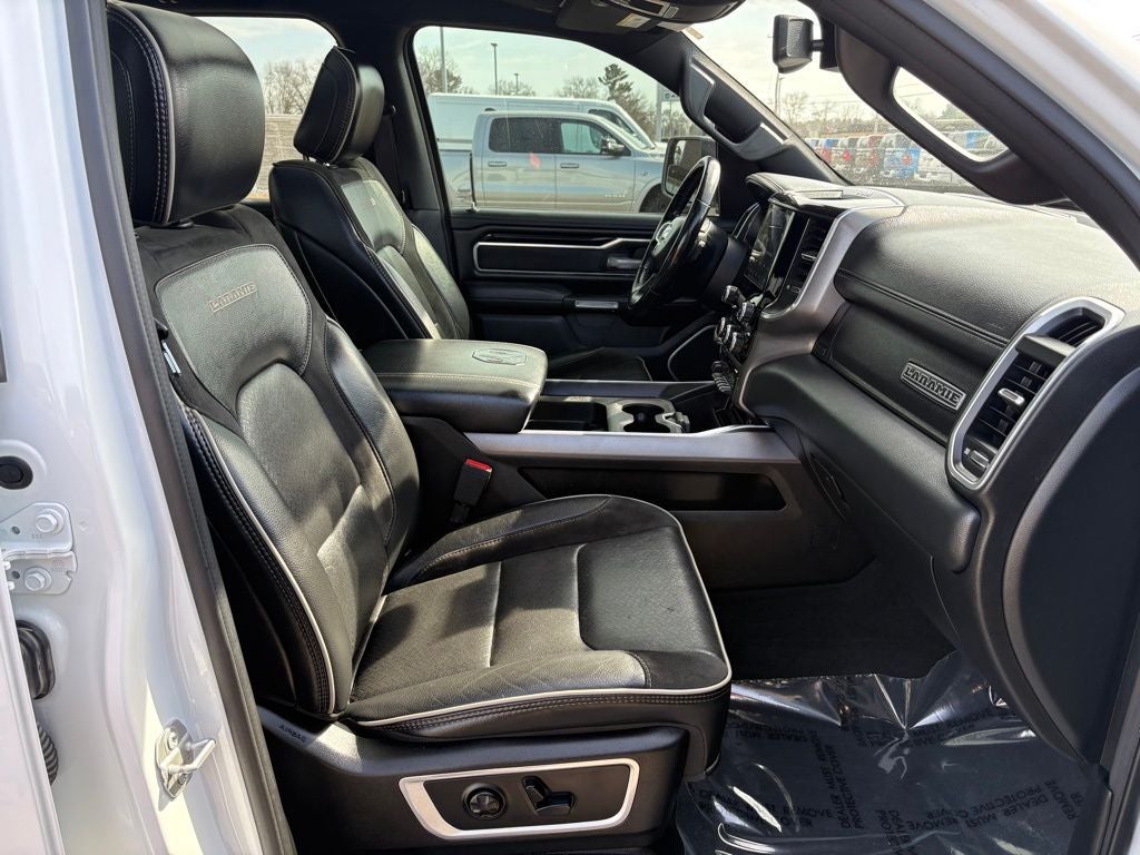 2020 RAM 1500 Laramie Crew Cab 4x4 5'7' Box