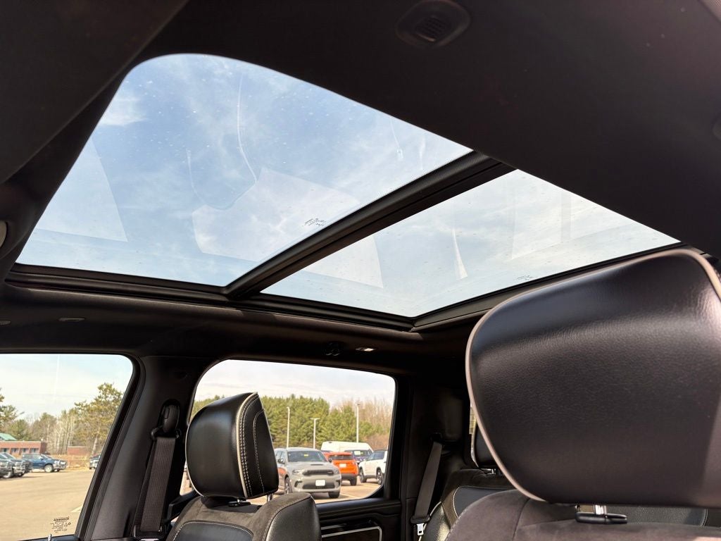 2020 RAM 1500 Laramie Crew Cab 4x4 5'7' Box