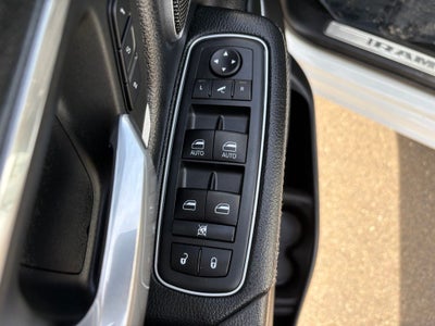 2020 RAM 1500 Laramie Crew Cab 4x4 5'7' Box