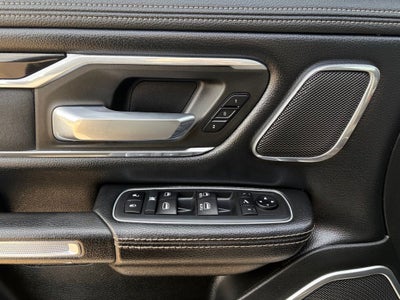 2020 RAM 1500 Laramie Crew Cab 4x4 5'7' Box