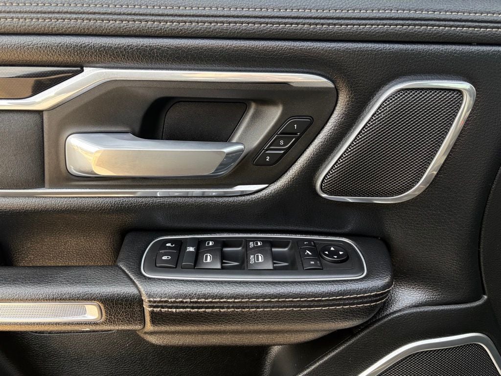 2020 RAM 1500 Laramie Crew Cab 4x4 5'7' Box