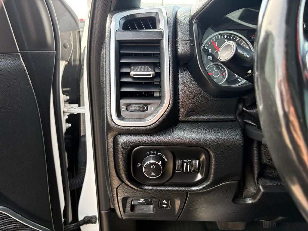 2020 RAM 1500 Laramie Crew Cab 4x4 5'7' Box