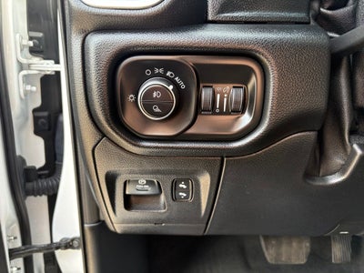 2020 RAM 1500 Laramie Crew Cab 4x4 5'7' Box