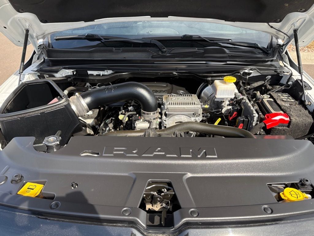 2020 RAM 1500 Laramie Crew Cab 4x4 5'7' Box