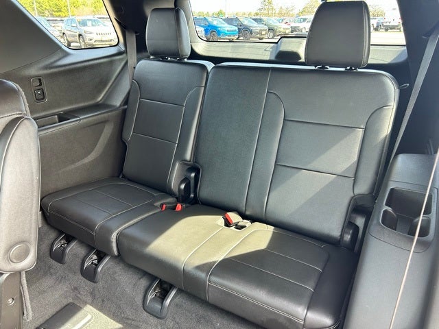 2023 Chevrolet Traverse AWD LT Leather