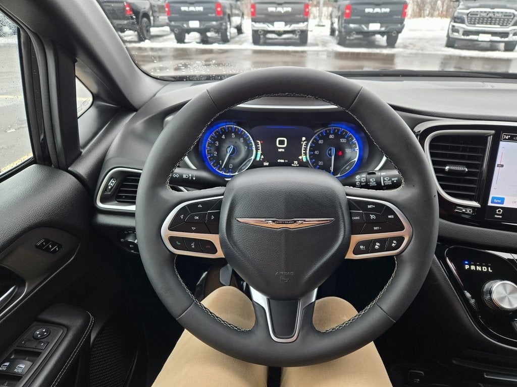 2025 Chrysler Pacifica Select