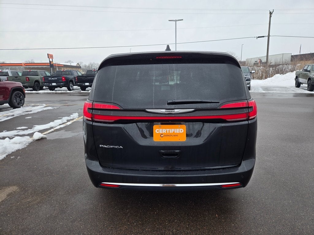 2025 Chrysler Pacifica Select