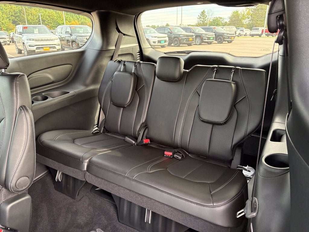 2027 Chrysler Pacifica PACIFICA SELECT