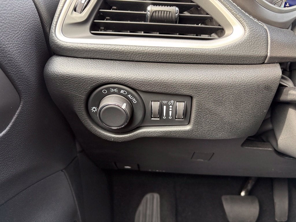 2027 Chrysler Pacifica PACIFICA SELECT