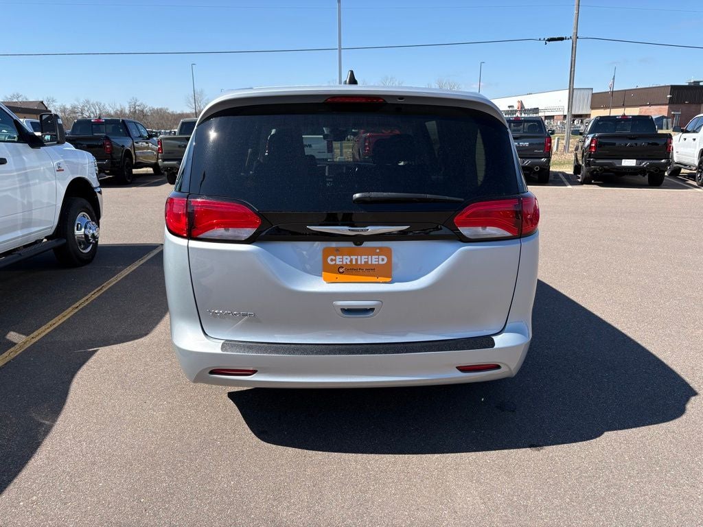2023 Chrysler Voyager LX
