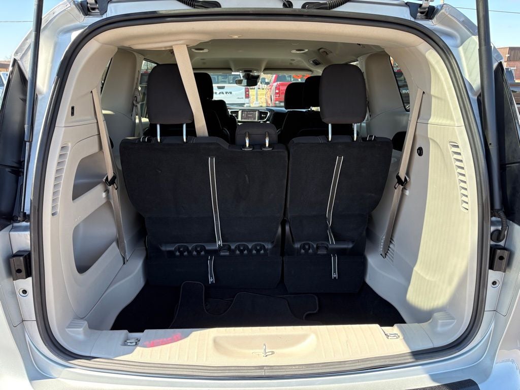 2023 Chrysler Voyager LX