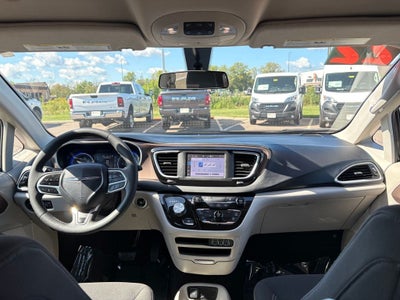 2022 Chrysler Voyager LX