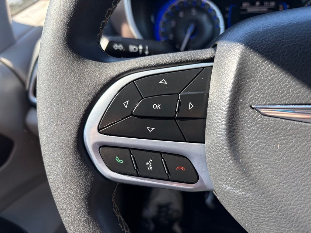 2022 Chrysler Voyager LX