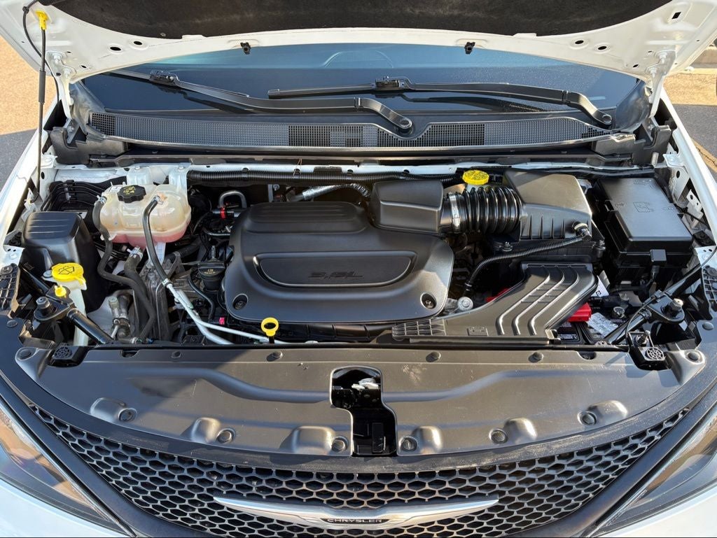 2023 Chrysler Voyager LX