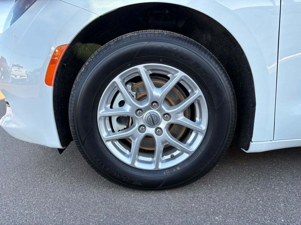 2023 Chrysler Voyager LX