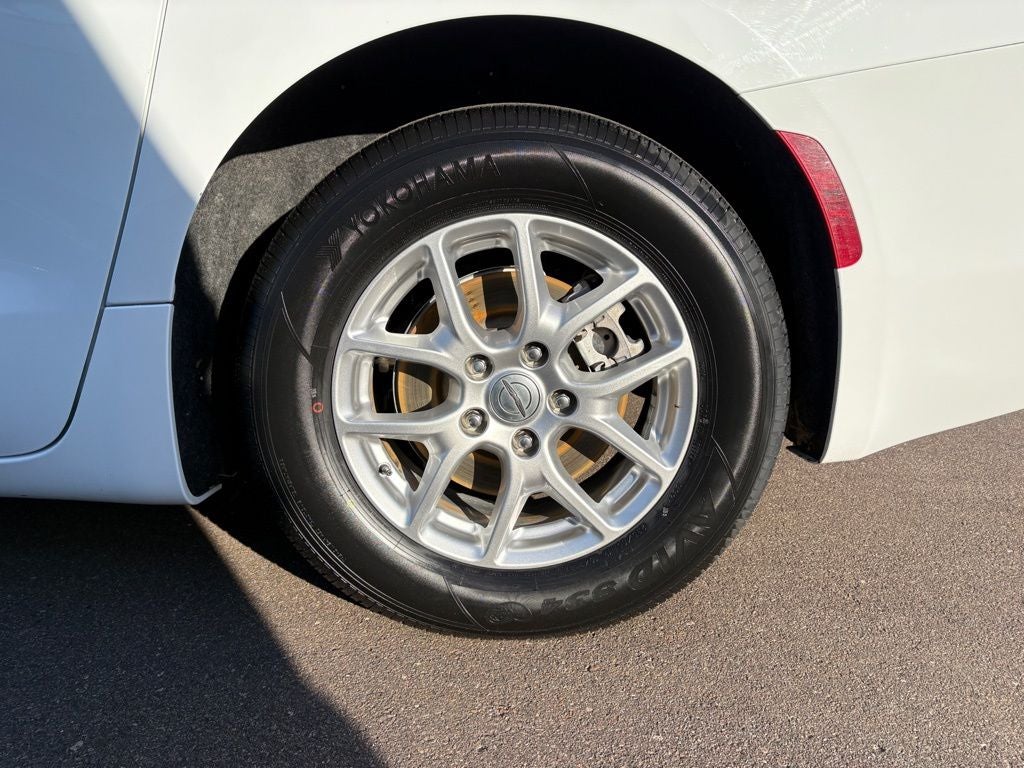 2023 Chrysler Voyager LX