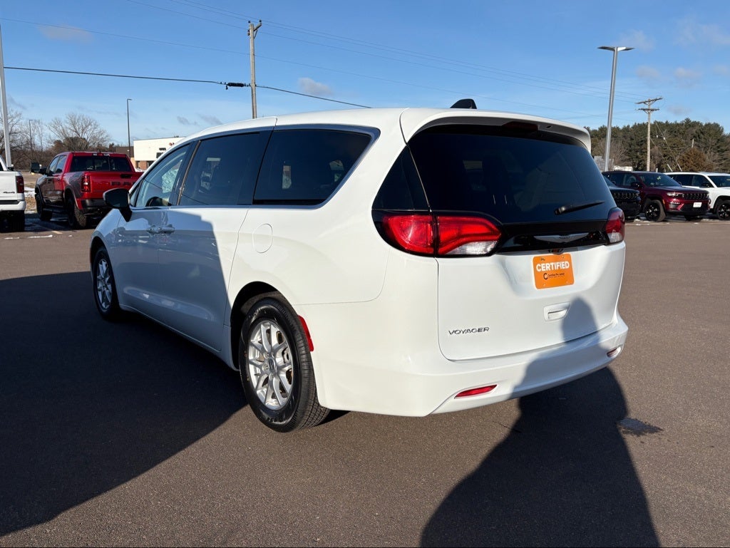 2023 Chrysler Voyager LX