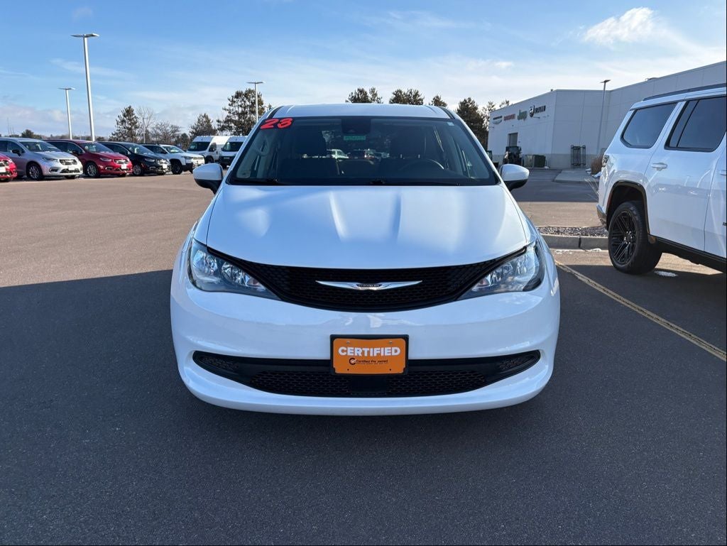 2023 Chrysler Voyager LX