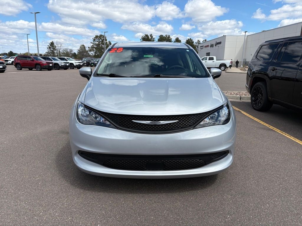 2023 Chrysler Voyager LX