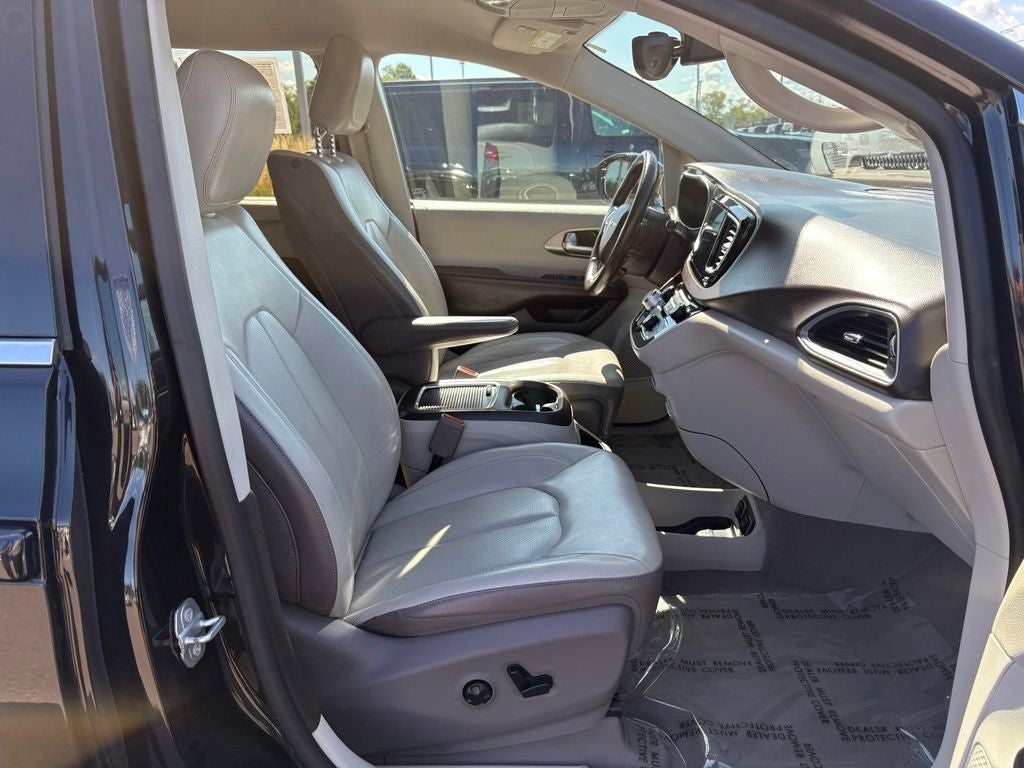 2017 Chrysler Pacifica Touring-L Plus